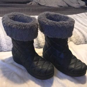 Cute black rubber Croc boots, furry trim- Like new